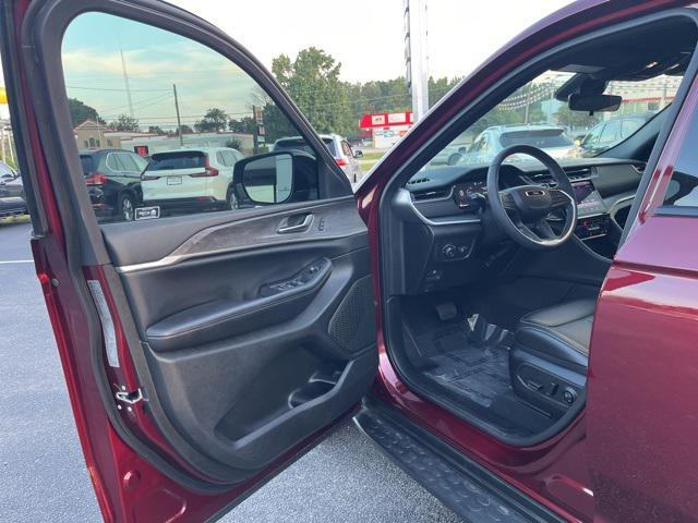 used 2025 Jeep Grand Cherokee car, priced at $44,399
