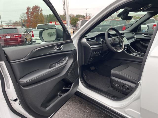 new 2025 Jeep Grand Cherokee car, priced at $37,080