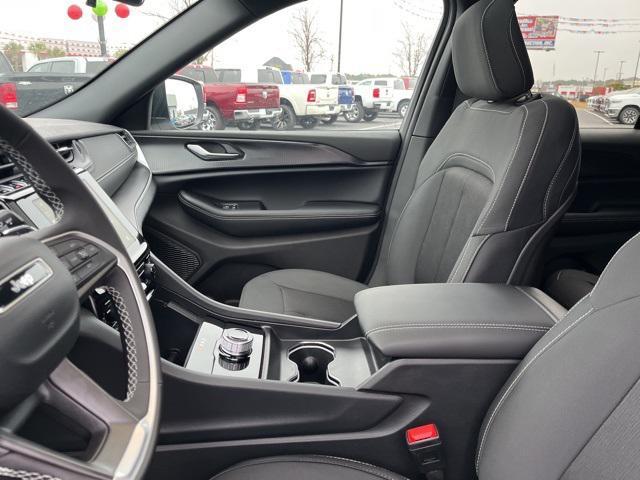 new 2025 Jeep Grand Cherokee car, priced at $37,080