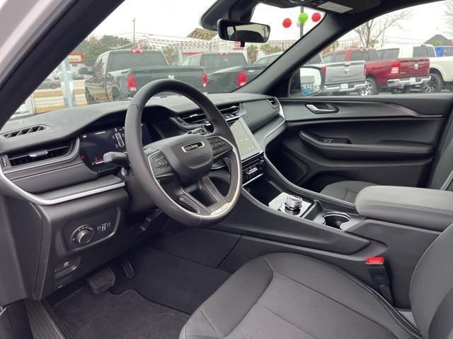 new 2025 Jeep Grand Cherokee car, priced at $37,080