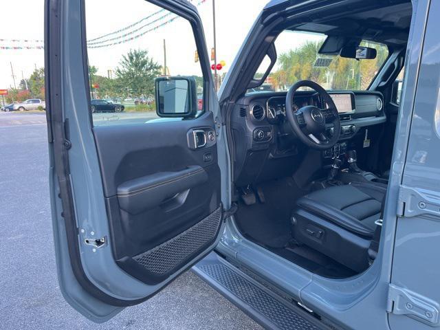 new 2025 Jeep Gladiator car, priced at $42,845