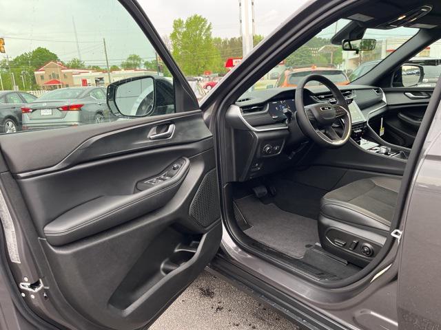 new 2025 Jeep Grand Cherokee L car, priced at $42,992