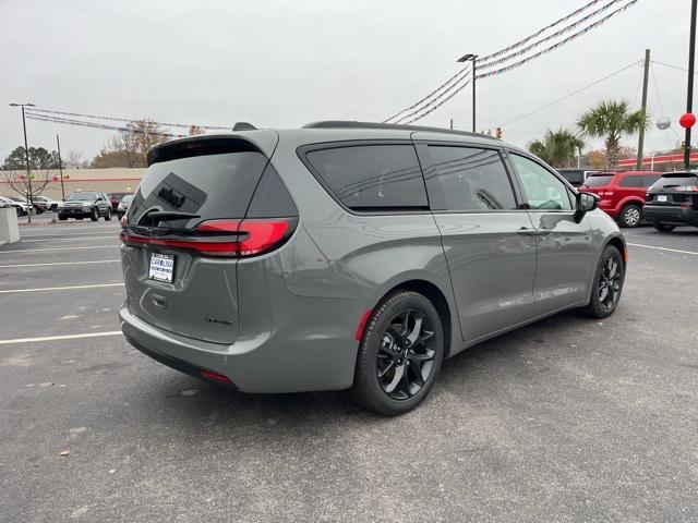 new 2025 Chrysler Pacifica car, priced at $48,260