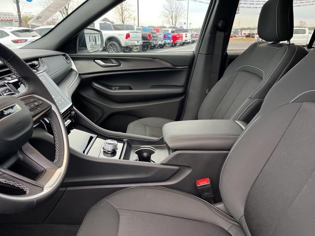 new 2025 Jeep Grand Cherokee car, priced at $38,330