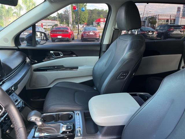 used 2023 Kia Carnival car, priced at $39,299