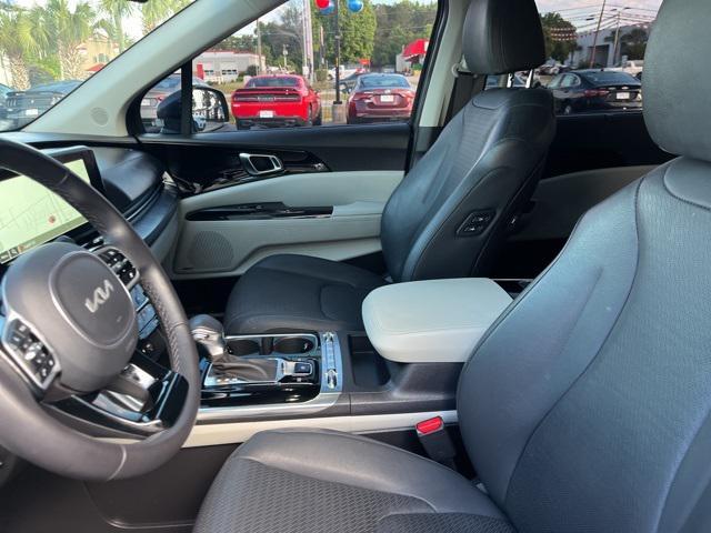 used 2023 Kia Carnival car, priced at $39,299