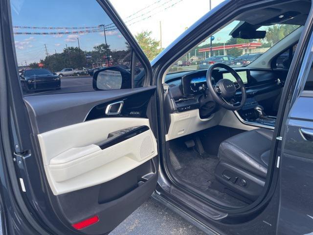used 2023 Kia Carnival car, priced at $39,299