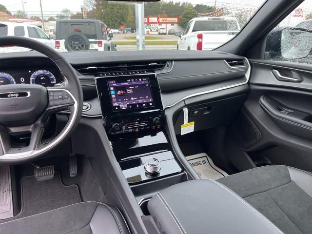 new 2025 Jeep Grand Cherokee car, priced at $43,530