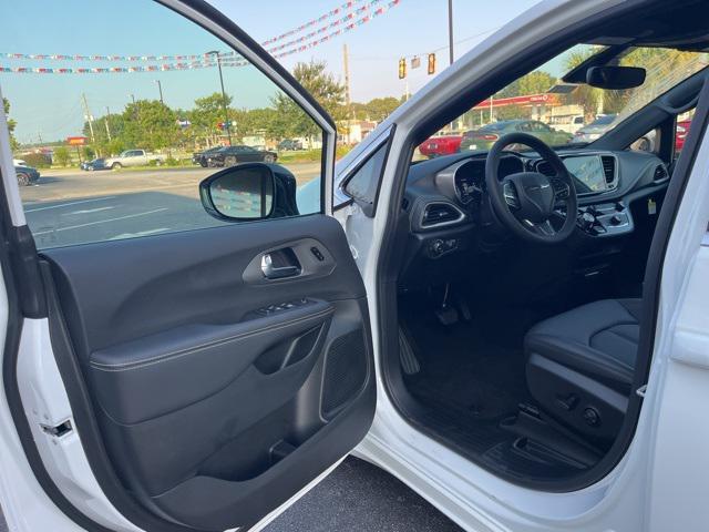 new 2026 Chrysler Pacifica car, priced at $40,953