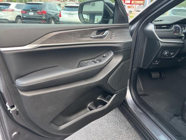 new 2025 Jeep Grand Cherokee L car, priced at $41,622