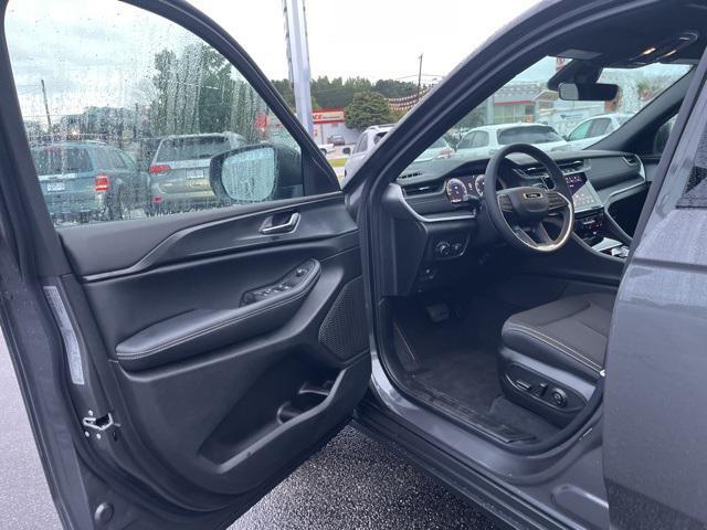 new 2025 Jeep Grand Cherokee car, priced at $35,530