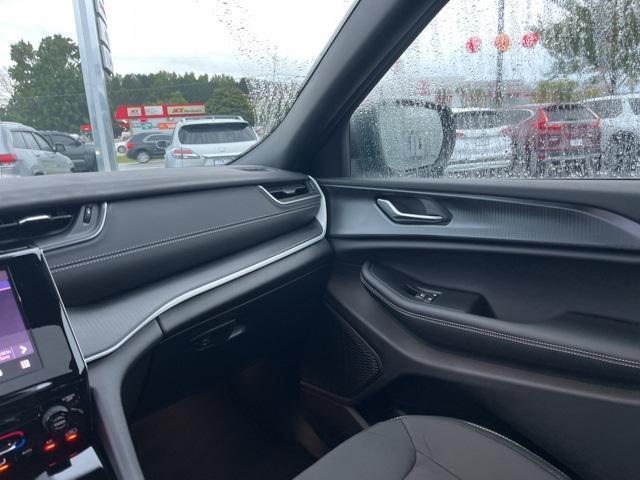 new 2025 Jeep Grand Cherokee car, priced at $35,530