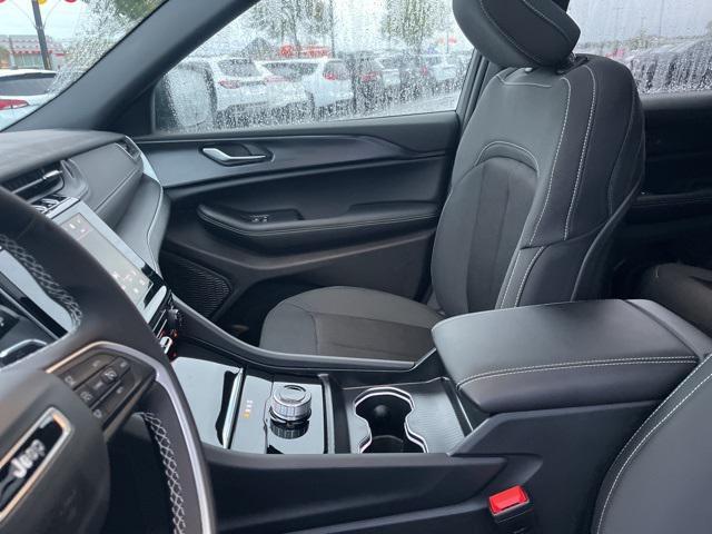 new 2025 Jeep Grand Cherokee car, priced at $35,530