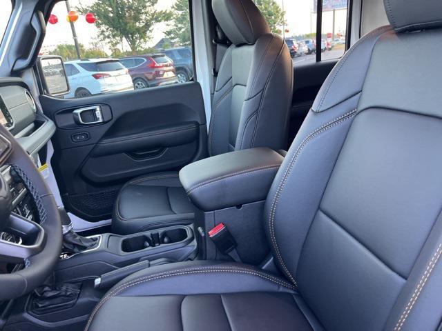 new 2025 Jeep Gladiator car, priced at $41,740