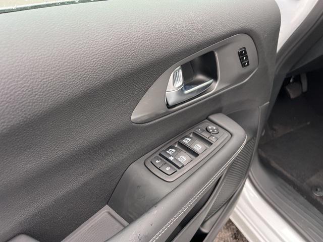 new 2026 Chrysler Pacifica car, priced at $44,368