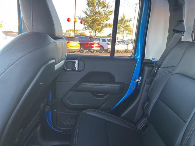 new 2025 Jeep Gladiator car, priced at $43,260