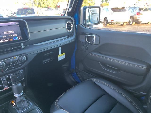 new 2025 Jeep Gladiator car, priced at $43,260