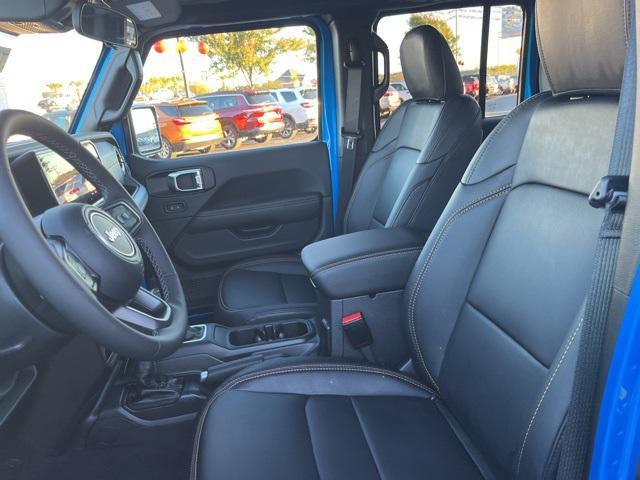 new 2025 Jeep Gladiator car, priced at $43,260