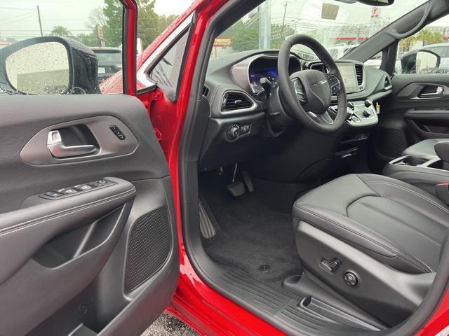 new 2026 Chrysler Pacifica car, priced at $44,386