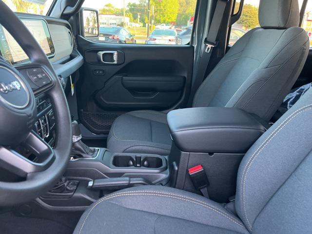 new 2025 Jeep Gladiator car, priced at $42,751