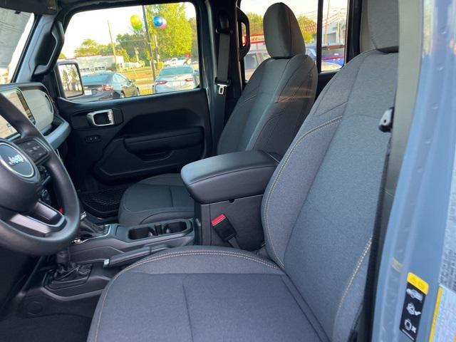 new 2025 Jeep Gladiator car, priced at $42,751