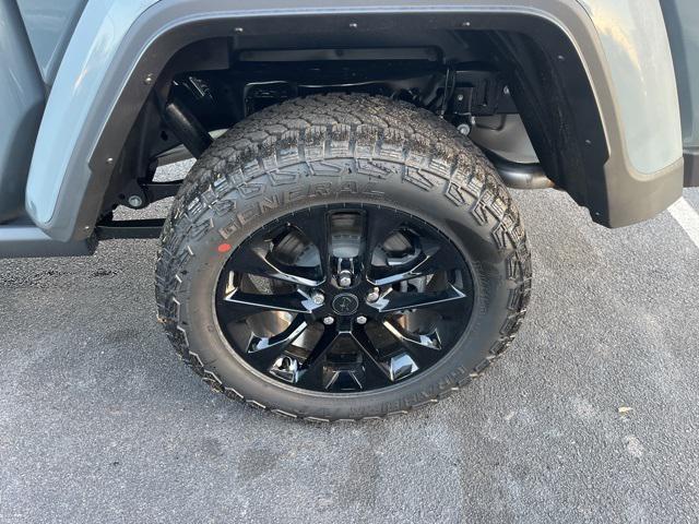 new 2025 Jeep Gladiator car, priced at $42,751