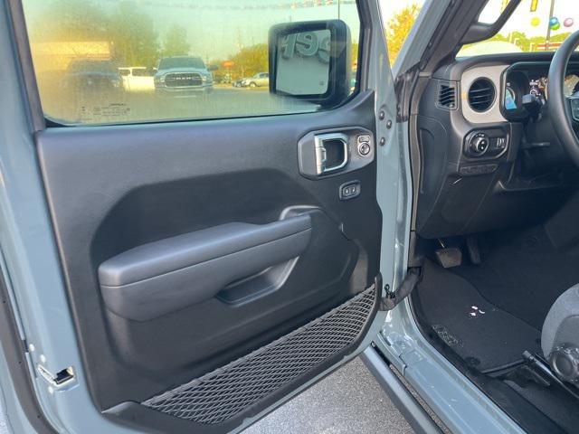 new 2025 Jeep Gladiator car, priced at $42,751
