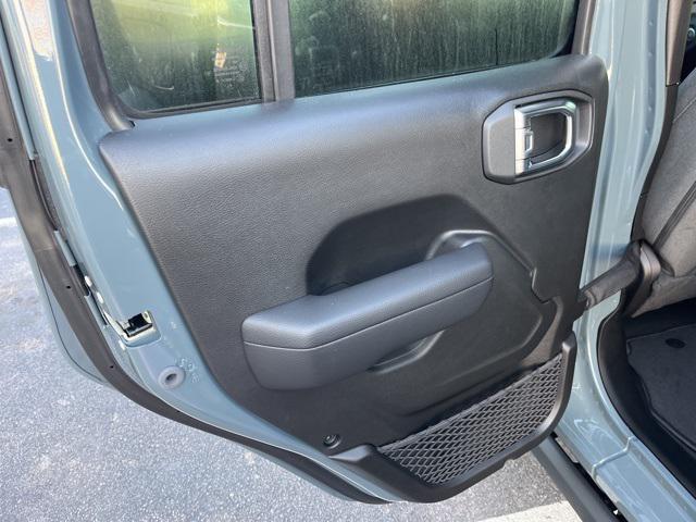 new 2025 Jeep Gladiator car, priced at $42,751