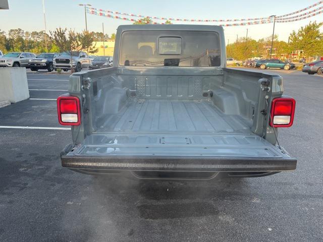 new 2025 Jeep Gladiator car, priced at $42,751