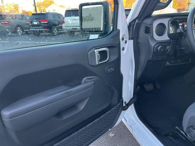 new 2026 Jeep Wrangler car, priced at $40,010