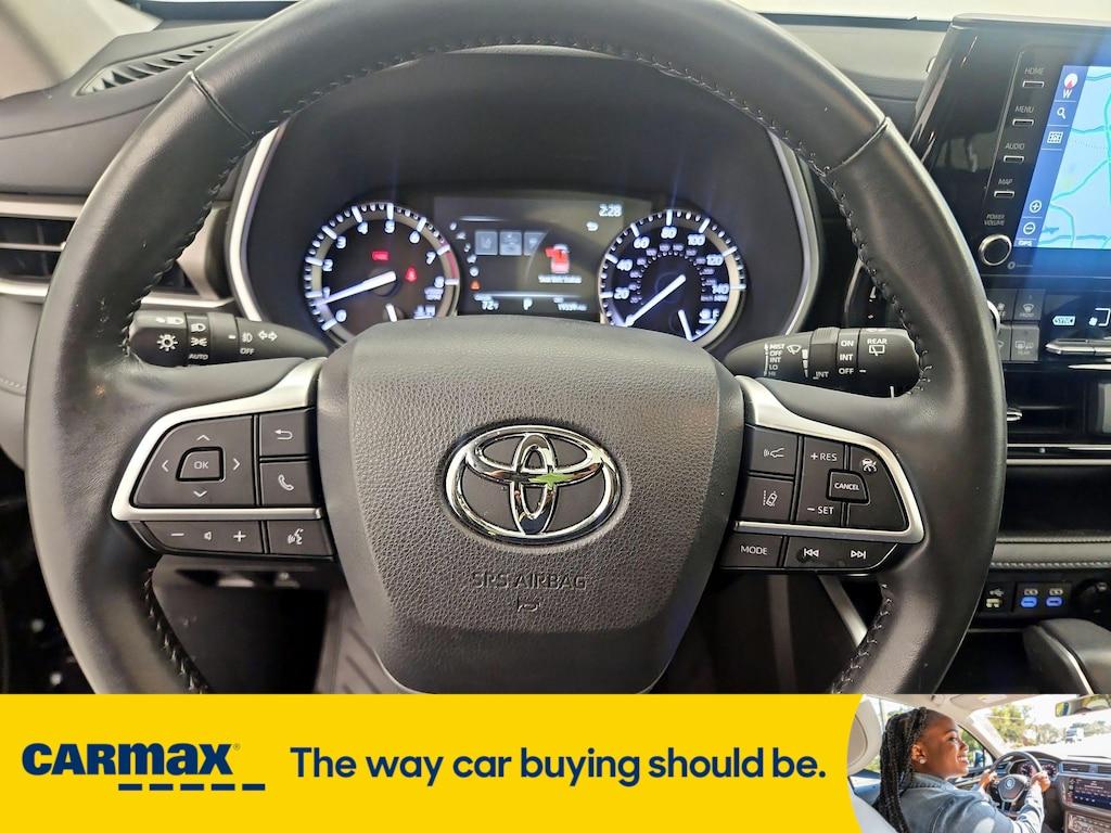 used 2022 Toyota Highlander car, priced at $37,998