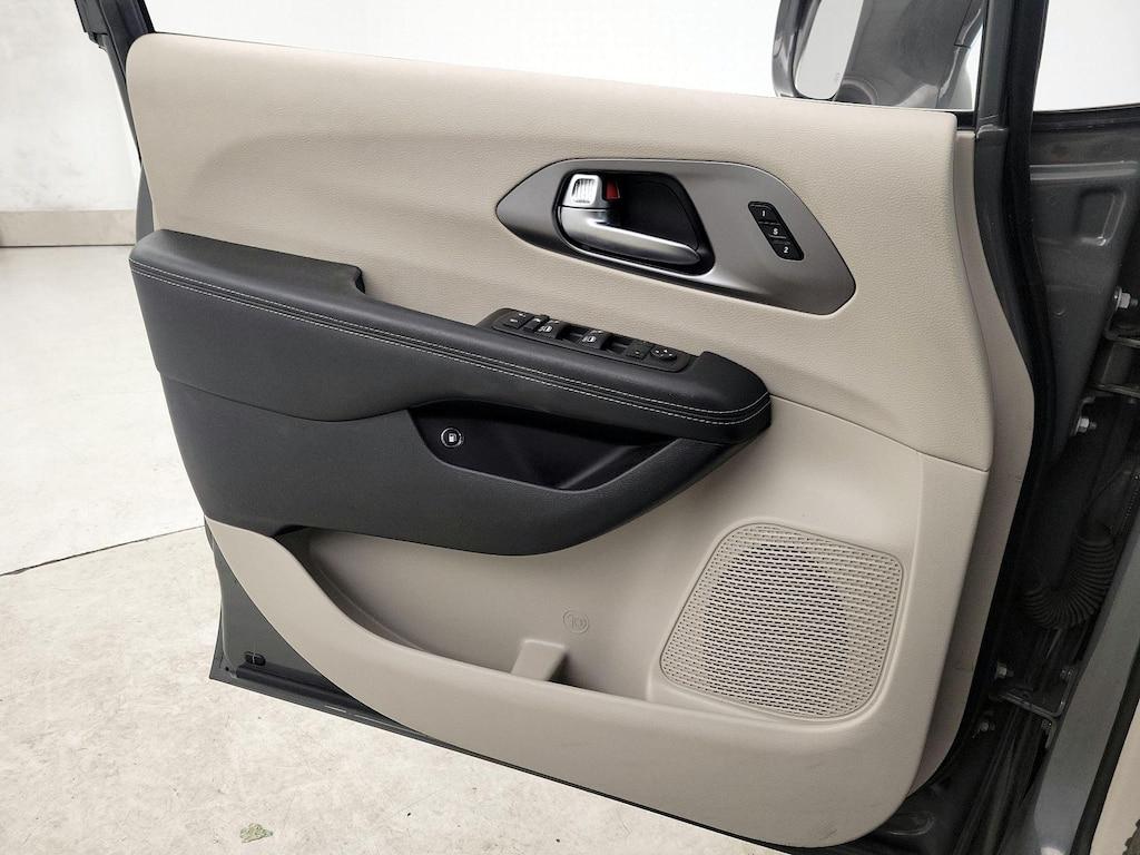 used 2022 Chrysler Pacifica Hybrid car, priced at $27,998