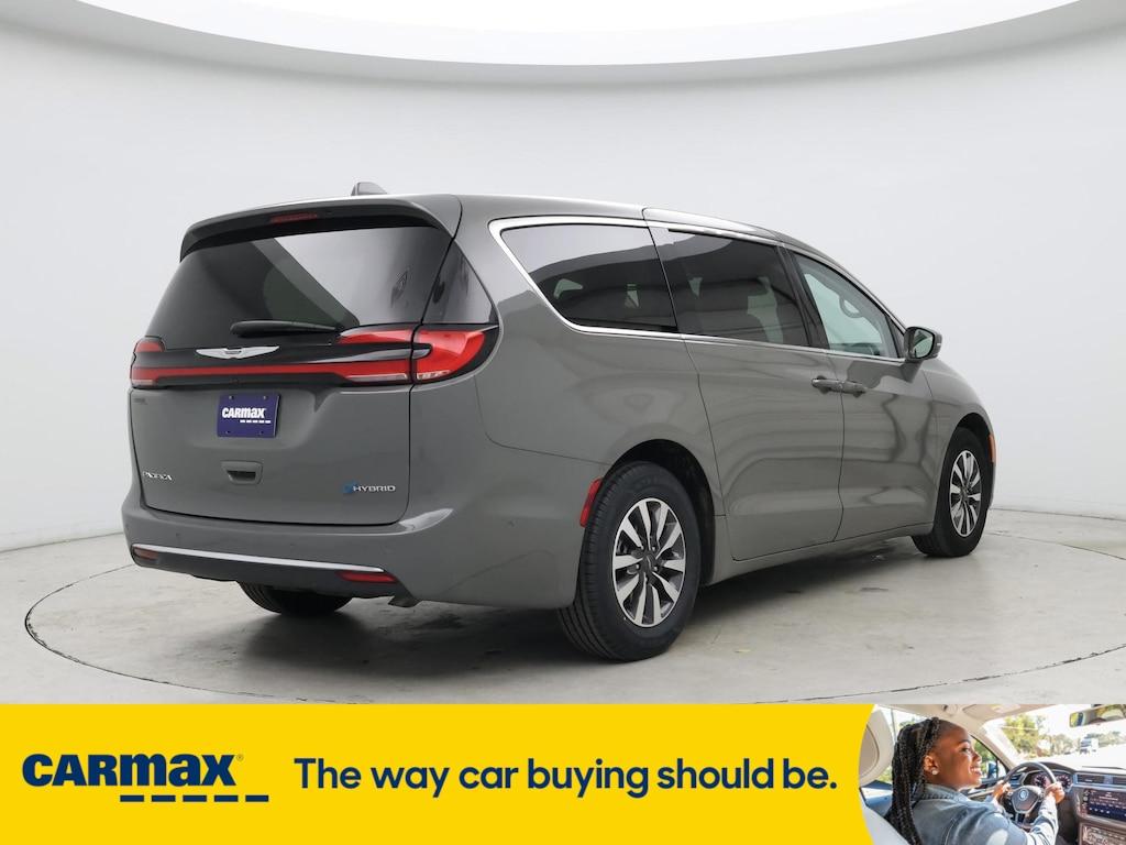 used 2022 Chrysler Pacifica Hybrid car, priced at $27,998