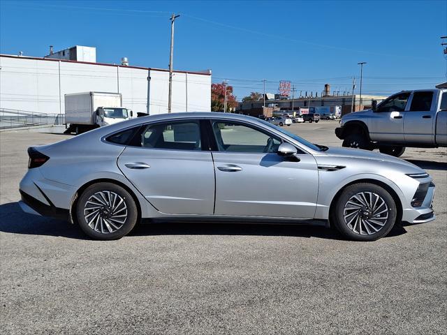 new 2025 Hyundai Sonata Hybrid car, priced at $39,120