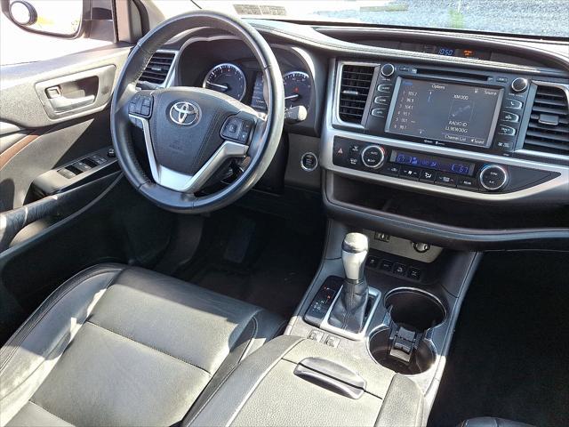 used 2015 Toyota Highlander car, priced at $21,994