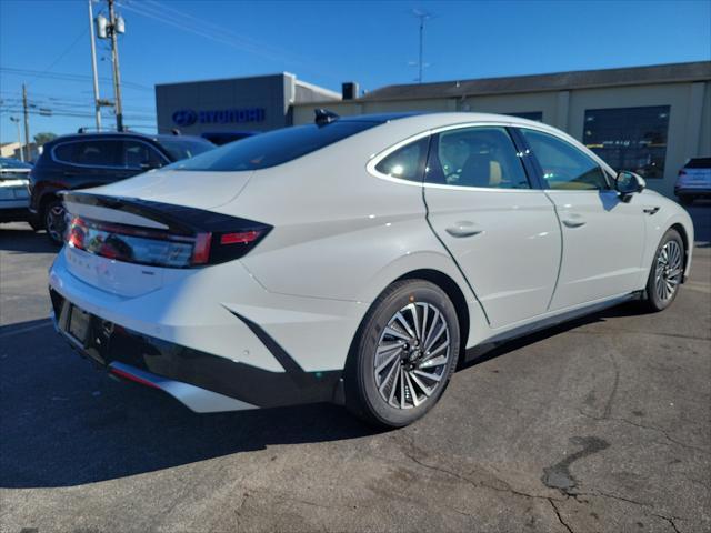 new 2025 Hyundai Sonata Hybrid car, priced at $39,610