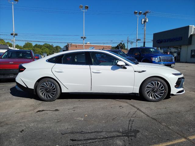 new 2025 Hyundai Sonata Hybrid car, priced at $39,610