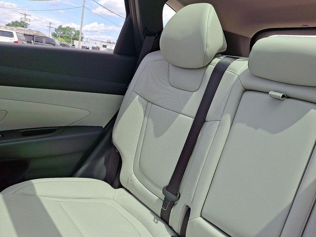 new 2025 Hyundai TUCSON Hybrid car, priced at $39,130