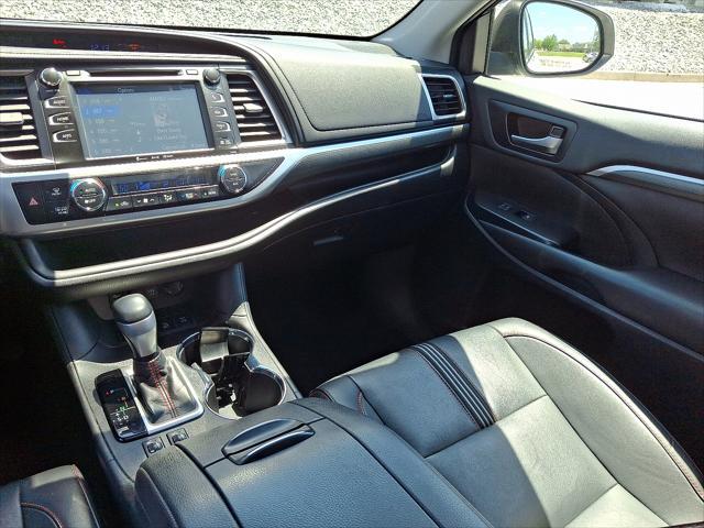 used 2019 Toyota Highlander car, priced at $25,994