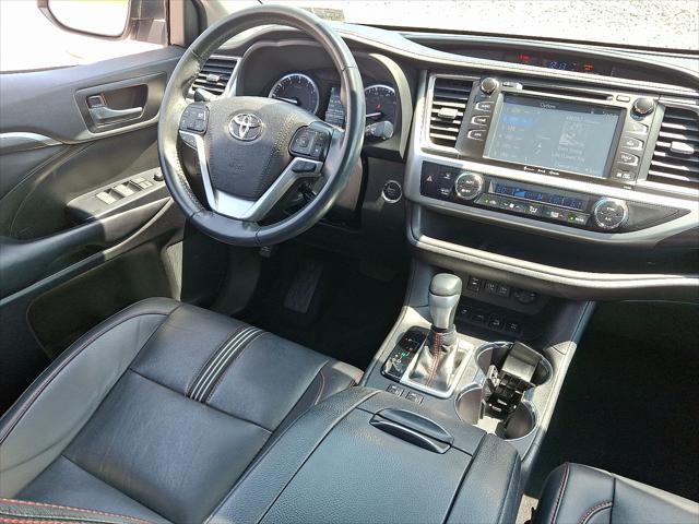 used 2019 Toyota Highlander car, priced at $25,994