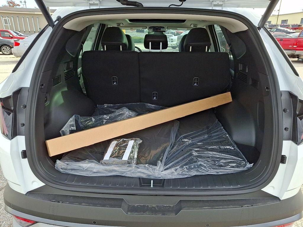 new 2025 Hyundai TUCSON Hybrid car, priced at $44,050