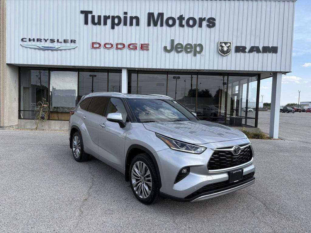 used 2021 Toyota Highlander car, priced at $35,889