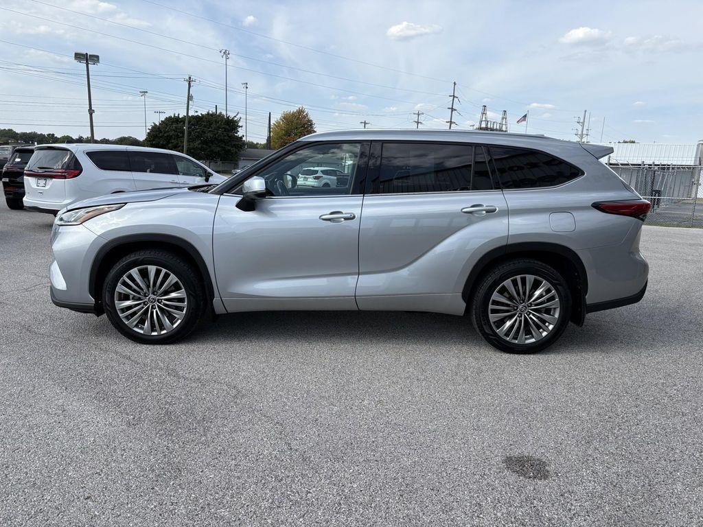 used 2021 Toyota Highlander car, priced at $35,889