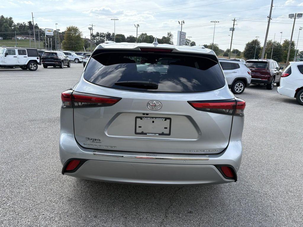 used 2021 Toyota Highlander car, priced at $35,889