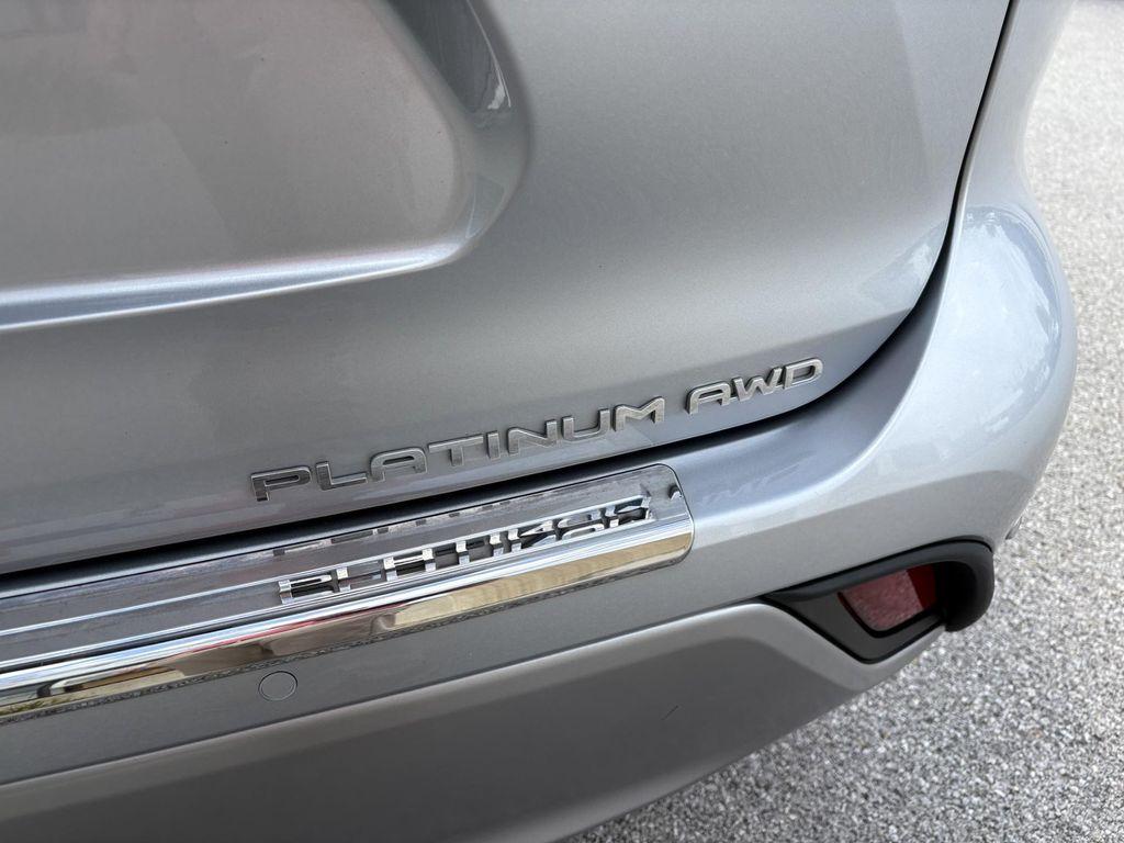 used 2021 Toyota Highlander car, priced at $35,889