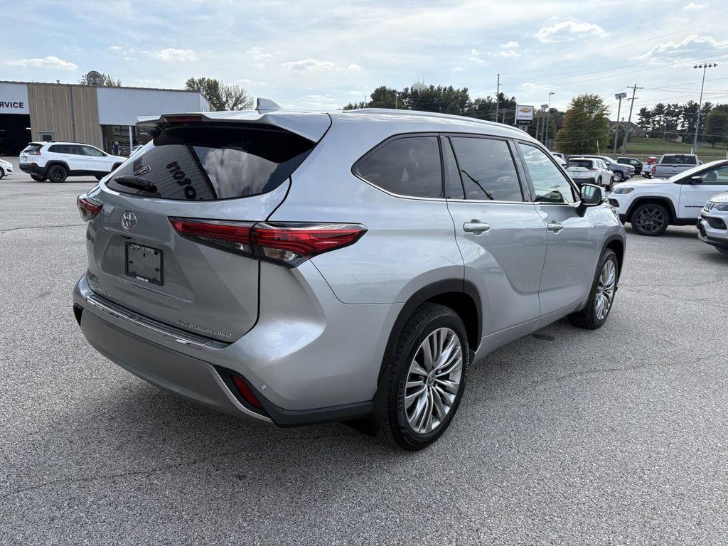 used 2021 Toyota Highlander car, priced at $35,889