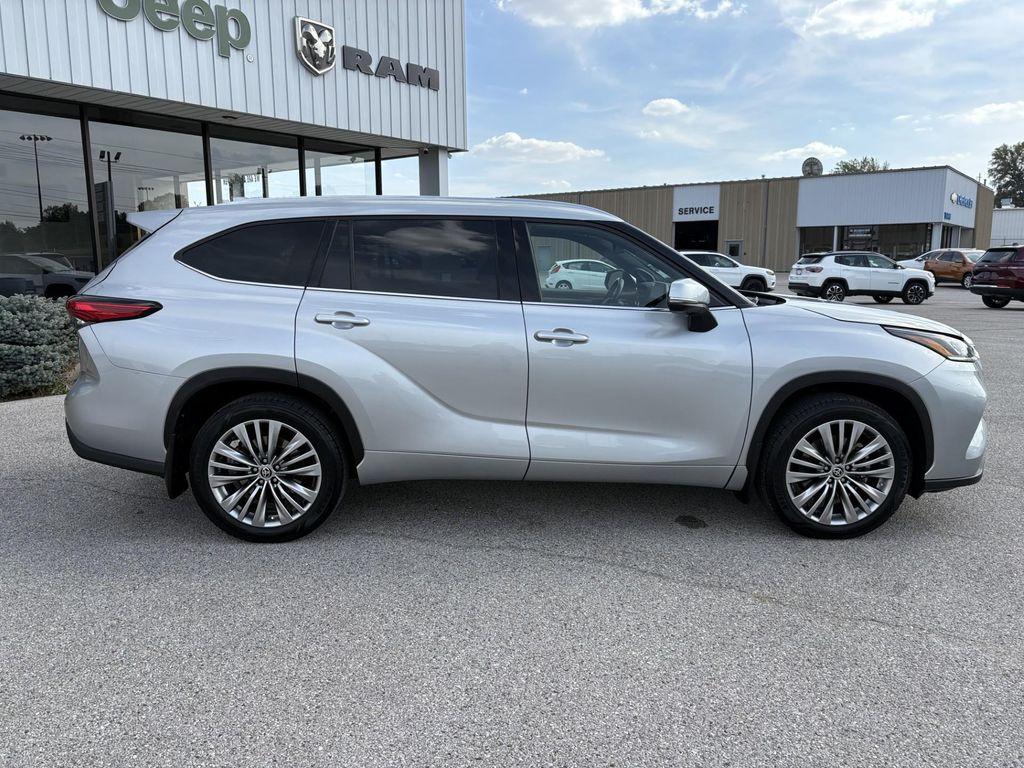 used 2021 Toyota Highlander car, priced at $35,889
