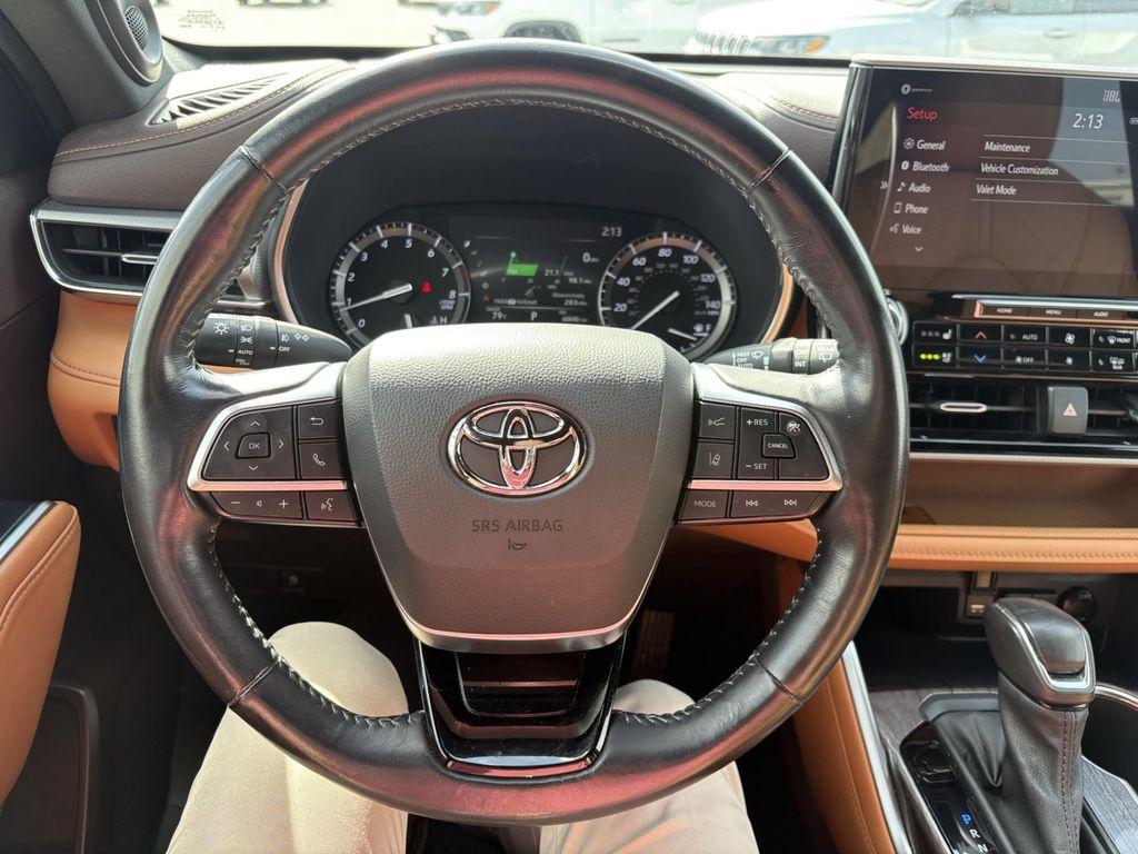 used 2021 Toyota Highlander car, priced at $35,889
