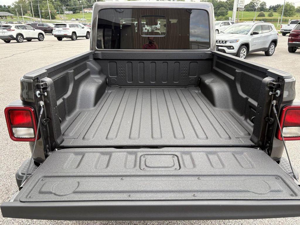 new 2025 Jeep Gladiator car, priced at $52,220