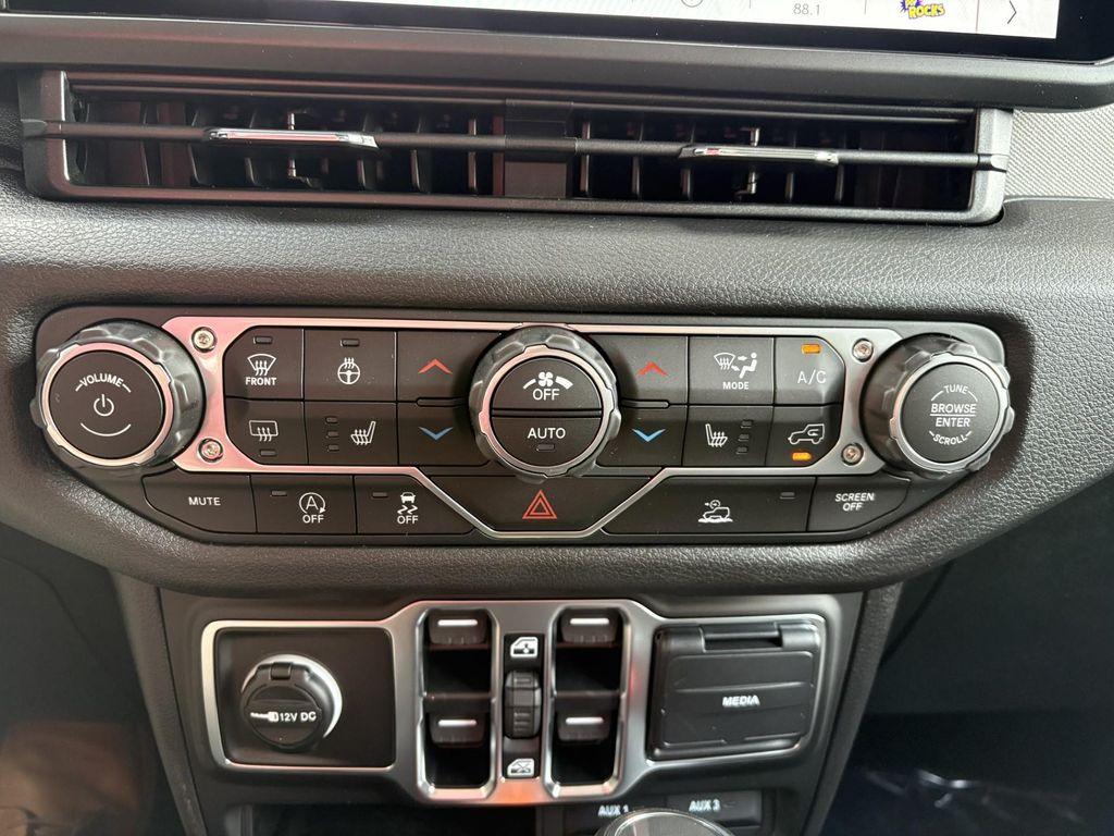 new 2025 Jeep Gladiator car, priced at $52,220